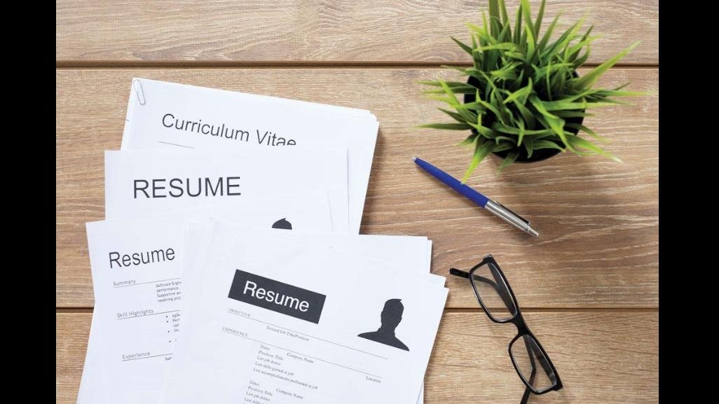 Crafting an Effective Resume for Career Changers: Expert Tips and Strategies for the GCC