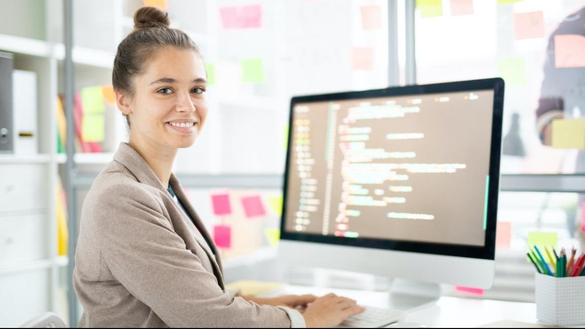 "Crafting a Winning Tech Resume: Expert Tips from Professional CV Writers" for the GCC